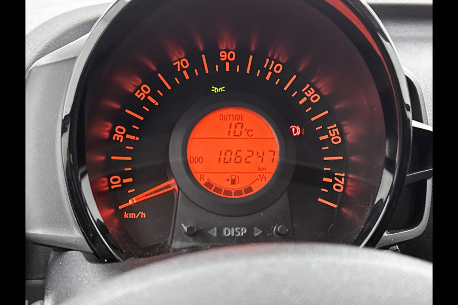 Toyota Aygo 1.0 VVT-i x-fun / Airconditioning / Elec. Pakket / Radio-Usb / Bluetooth / Apk 10-2026