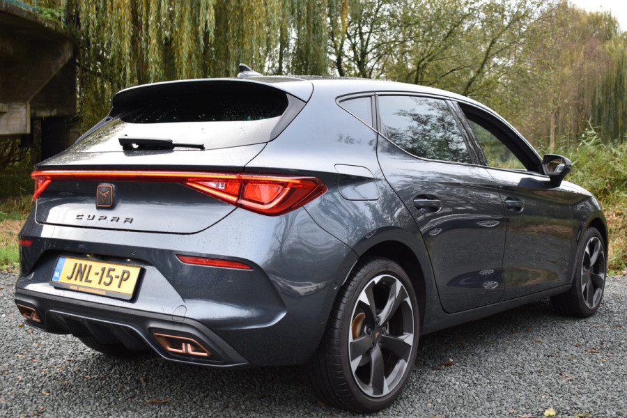 CUPRA Leon e-HYBRID 204PK DSG BUSINESS SPORT LEDER/CAMERA/NAVI/CARPLAY