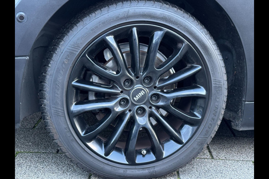 MINI Clubman 1.5 One Pepper II - Panorama dak I Airco I Sport velgen I PDC I Dealer onderhouden