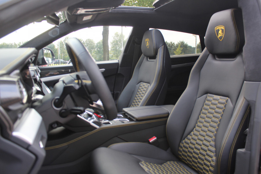 Lamborghini Urus 4.0 V8 / NL Auto! / Full Carbon / Keramisch / B&O / Pano / 360Camera / Head-up / 23'' / Stoelventilatie / Massage