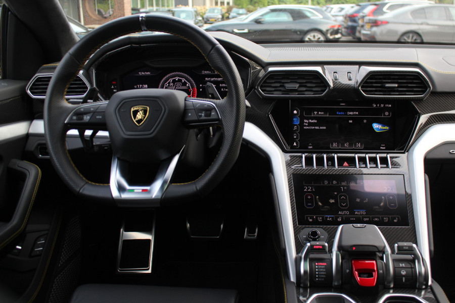 Lamborghini Urus 4.0 V8 / NL Auto! / Full Carbon / Keramisch / B&O / Pano / 360Camera / Head-up / 23'' / Stoelventilatie / Massage