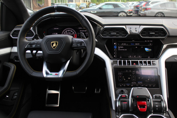 Lamborghini Urus 4.0 V8 / NL Auto! / Full Carbon / Keramisch / B&O / Pano / 360Camera / Head-up / 23'' / Stoelventilatie / Massage