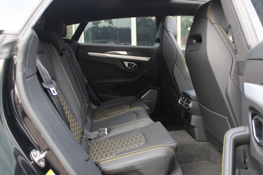 Lamborghini Urus 4.0 V8 / NL Auto! / Full Carbon / Keramisch / B&O / Pano / 360Camera / Head-up / 23'' / Stoelventilatie / Massage