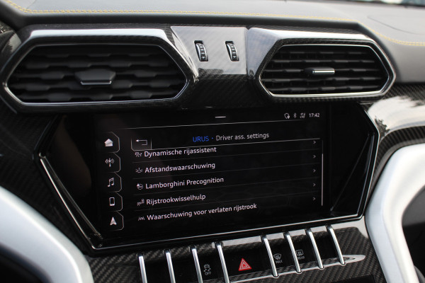 Lamborghini Urus 4.0 V8 / NL Auto! / Full Carbon / Keramisch / B&O / Pano / 360Camera / Head-up / 23'' / Stoelventilatie / Massage