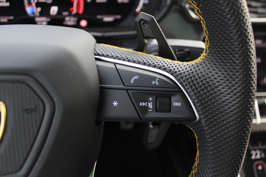 Lamborghini Urus 4.0 V8 / NL Auto! / Full Carbon / Keramisch / B&O / Pano / 360Camera / Head-up / 23'' / Stoelventilatie / Massage