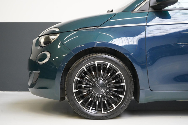 Fiat 500 Icon 42 kWh | SoH 93% | Panoramadak | Keyless | Achteruitrijcamera | Navigatie
