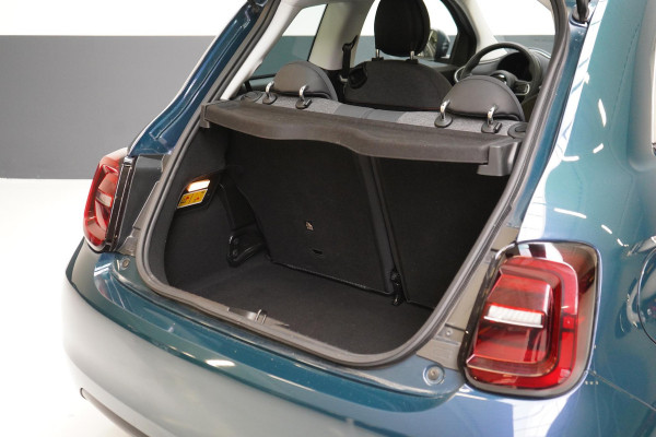 Fiat 500 Icon 42 kWh | SoH 93% | Panoramadak | Keyless | Achteruitrijcamera | Navigatie