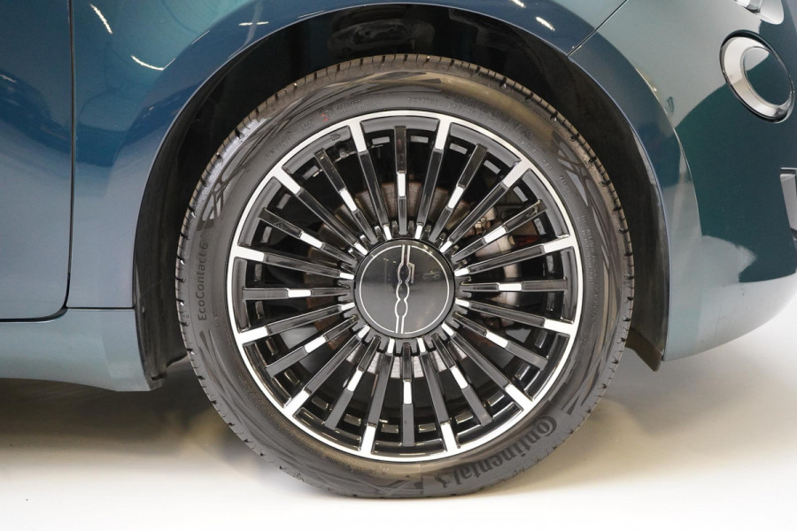 Fiat 500 Icon 42 kWh | SoH 93% | Panoramadak | Keyless | Achteruitrijcamera | Navigatie