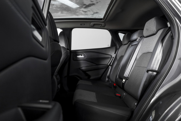 Nissan QASHQAI 1.3 MHEV Xtronic 158 PK N-Connecta - Automaat | Panodak | Cold Pack | Dig. Cockpit | Adapt. Cruise | 360 Camera | PDC | NAV + App Connect | LM 18" | ECC | 7691