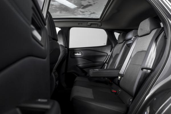 Nissan QASHQAI 1.3 MHEV Xtronic 158 PK N-Connecta - Automaat | Panodak | Cold Pack | Dig. Cockpit | Adapt. Cruise | 360 Camera | PDC | NAV + App Connect | LM 18" | ECC | 7691