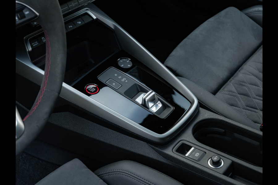 Audi A3 Sportback 2.5 TFSI RS3 Quattro - Pano - Bang & Olufsen - ACC - RS Sportuitlaat