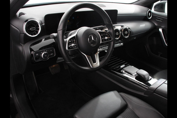 Mercedes-Benz A-Klasse 200 Automaat Progressive Mercedes-Benz A-klasse 200 Progressive | Navigatie | Climate Control | Lane Assist | Camera | Trekhaak | DAB | LED | Verkeersbord Herkenning |