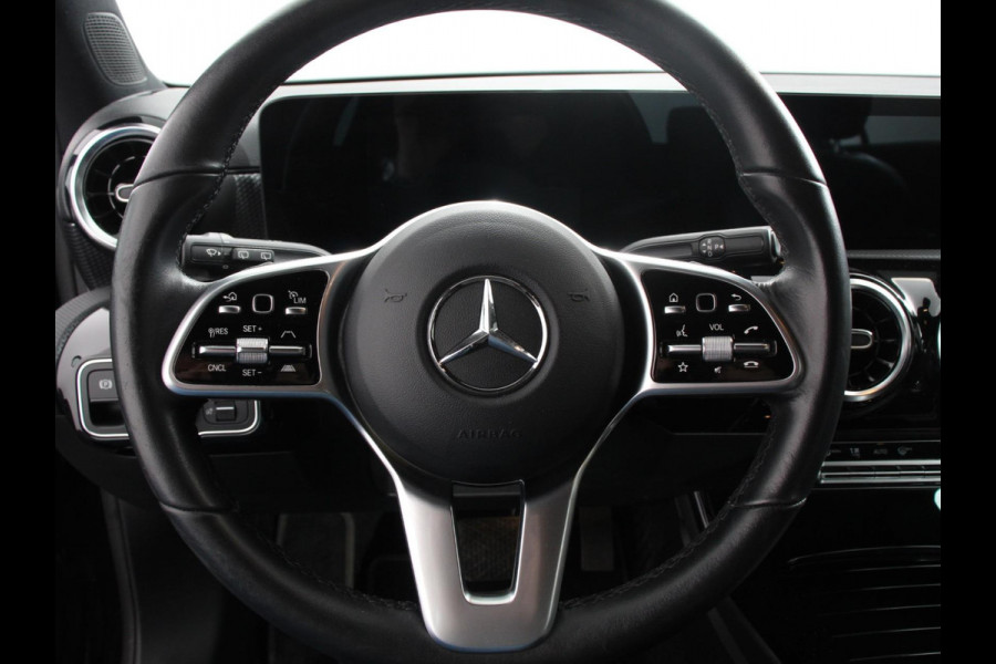 Mercedes-Benz A-Klasse 200 Automaat Progressive Mercedes-Benz A-klasse 200 Progressive | Navigatie | Climate Control | Lane Assist | Camera | Trekhaak | DAB | LED | Verkeersbord Herkenning |