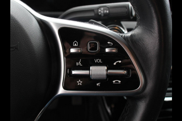 Mercedes-Benz A-Klasse 200 Automaat Progressive Mercedes-Benz A-klasse 200 Progressive | Navigatie | Climate Control | Lane Assist | Camera | Trekhaak | DAB | LED | Verkeersbord Herkenning |