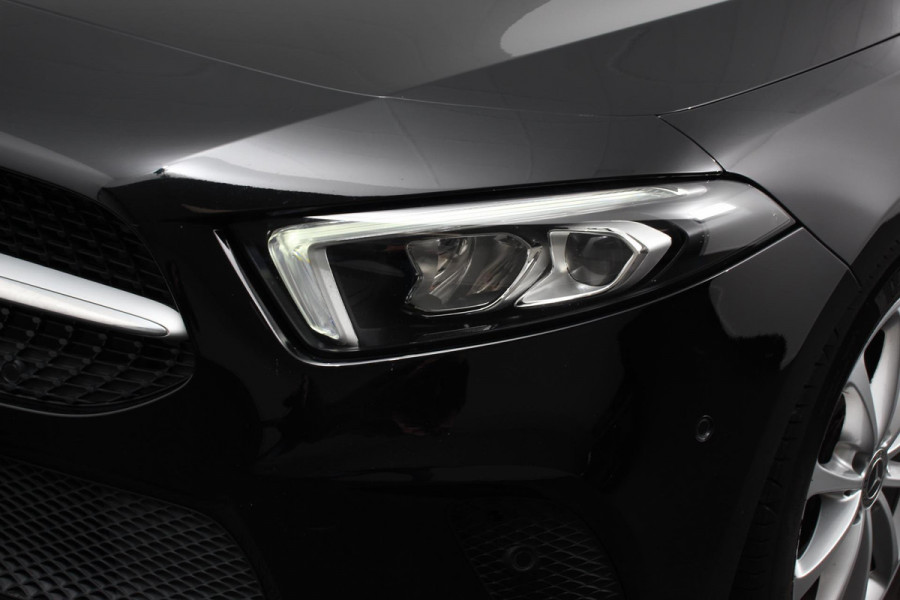 Mercedes-Benz A-Klasse 200 Automaat Progressive Mercedes-Benz A-klasse 200 Progressive | Navigatie | Climate Control | Lane Assist | Camera | Trekhaak | DAB | LED | Verkeersbord Herkenning |