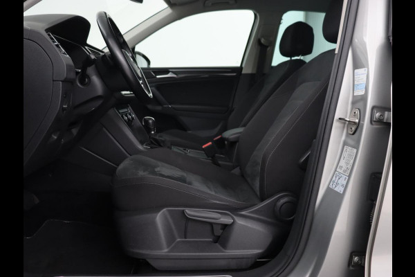 Volkswagen Tiguan 1.4 TSI R Line | Stoelverwarming | Trekhaak | Carplay | Navigatie | Virtual Cockpit | Adaptive cruise | 19'' | Parkeerhulp | Bluetooth | Adaptief LED