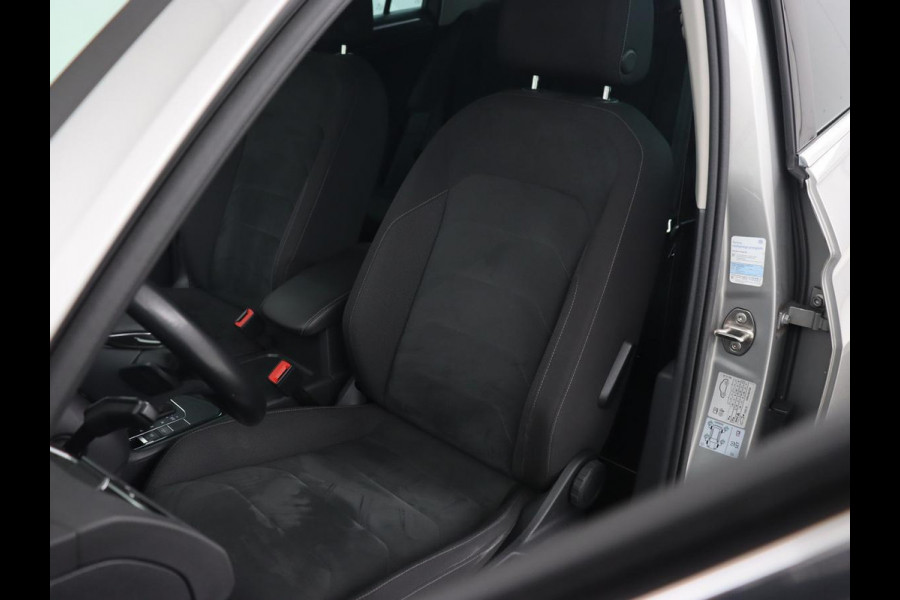 Volkswagen Tiguan 1.4 TSI R Line | Stoelverwarming | Trekhaak | Carplay | Navigatie | Virtual Cockpit | Adaptive cruise | 19'' | Parkeerhulp | Bluetooth | Adaptief LED