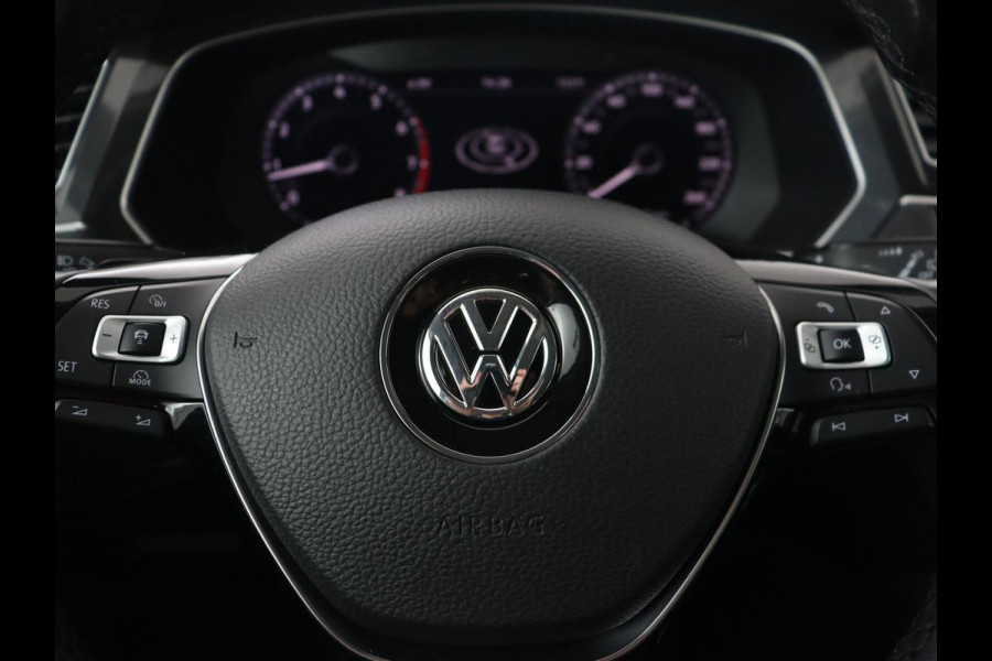 Volkswagen Tiguan 1.4 TSI R Line | Stoelverwarming | Trekhaak | Carplay | Navigatie | Virtual Cockpit | Adaptive cruise | 19'' | Parkeerhulp | Bluetooth | Adaptief LED