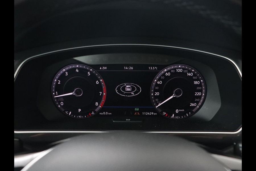 Volkswagen Tiguan 1.4 TSI R Line | Stoelverwarming | Trekhaak | Carplay | Navigatie | Virtual Cockpit | Adaptive cruise | 19'' | Parkeerhulp | Bluetooth | Adaptief LED