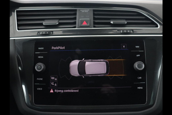 Volkswagen Tiguan 1.4 TSI R Line | Stoelverwarming | Trekhaak | Carplay | Navigatie | Virtual Cockpit | Adaptive cruise | 19'' | Parkeerhulp | Bluetooth | Adaptief LED