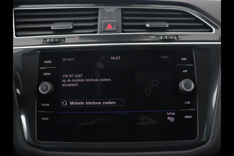 Volkswagen Tiguan 1.4 TSI R Line | Stoelverwarming | Trekhaak | Carplay | Navigatie | Virtual Cockpit | Adaptive cruise | 19'' | Parkeerhulp | Bluetooth | Adaptief LED