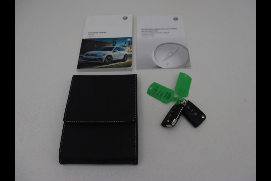 Volkswagen Tiguan 1.4 TSI R Line | Stoelverwarming | Trekhaak | Carplay | Navigatie | Virtual Cockpit | Adaptive cruise | 19'' | Parkeerhulp | Bluetooth | Adaptief LED