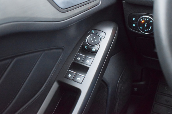 Ford FOCUS Wagon 1.5 EcoBlue Titanium Business | Automaat | Trekhaak | Apple CarPlay | Climate