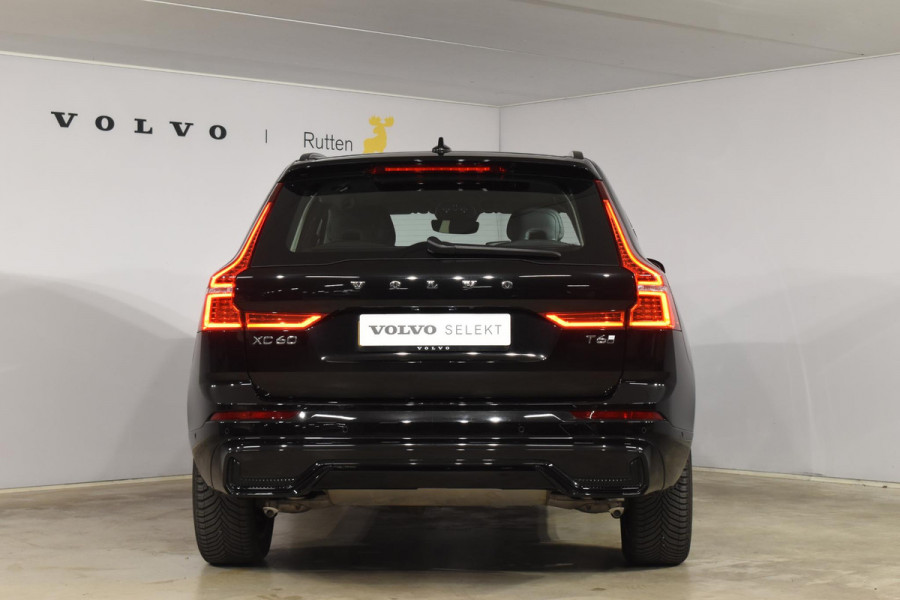 Volvo XC60 T6 350PK Automaat Plug-in Hybrid AWD Plus Dark / Navigatie / 360 Camera / Adaptieve Cruise Control / Stuur & Stoelverwarming / Elektr. Achterklep / Schuifdak / Trekhaak
