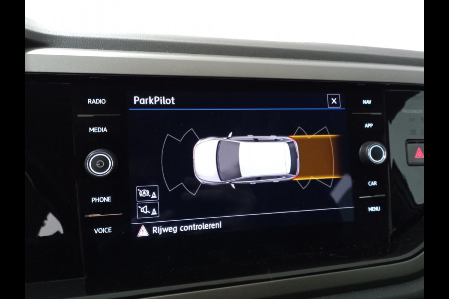 Volkswagen Polo 1.0 TSI DSG Comfortline Navigatie Climate Control Parkeer Sensoren DAB Extra Getint Glas Lichtmetalen velgen