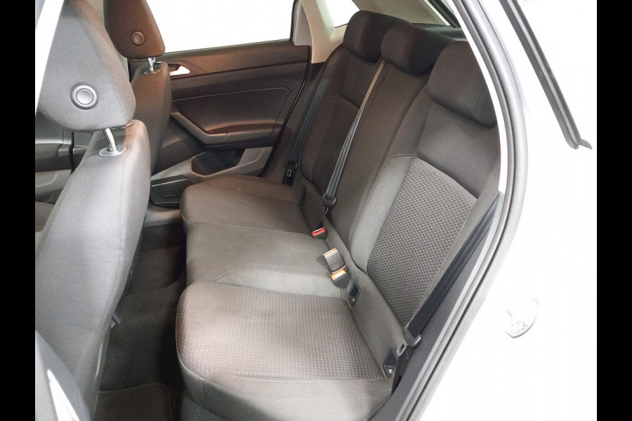 Volkswagen Polo 1.0 TSI DSG Comfortline Navigatie Climate Control Parkeer Sensoren DAB Extra Getint Glas Lichtmetalen velgen