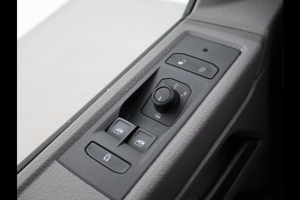 Volkswagen Transporter 2.0 TDI L2H1 HIGHLINE | LMV | TREKHAAK | APPLE CARPLAY | CAMERA | COMFORSTOELEN