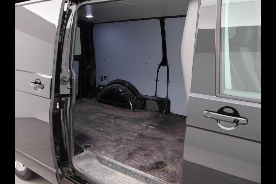 Volkswagen Transporter 2.0 TDI L2H1 HIGHLINE | LMV | TREKHAAK | APPLE CARPLAY | CAMERA | COMFORSTOELEN