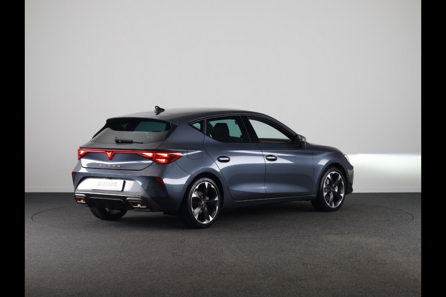 CUPRA Leon 1.5 TSI e-Hybrid Business 204 pk Automaat (DSG) | Navigatie | Parkeersensoren (Park assist) | Achteruitrijcamera | Stoelverwarming | Adaptieve cruise control |