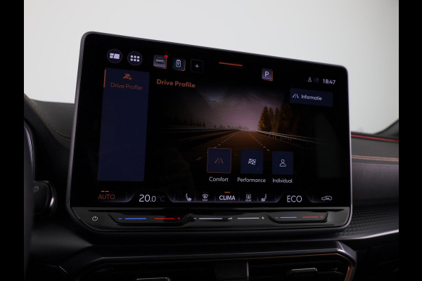 CUPRA Leon 1.5 TSI e-Hybrid Business 204 pk Automaat (DSG) | Navigatie | Parkeersensoren (Park assist) | Achteruitrijcamera | Stoelverwarming | Adaptieve cruise control |