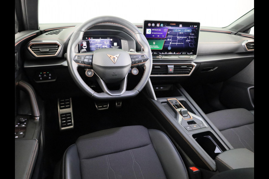 CUPRA Leon 1.5 TSI e-Hybrid Business 204 pk Automaat (DSG) | Navigatie | Parkeersensoren (Park assist) | Achteruitrijcamera | Stoelverwarming | Adaptieve cruise control |