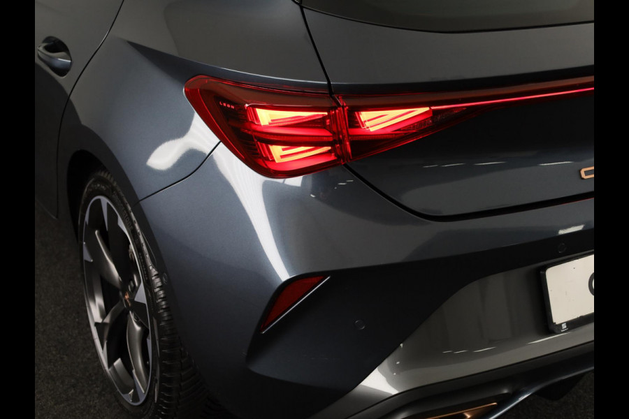 CUPRA Leon 1.5 TSI e-Hybrid Business 204 pk Automaat (DSG) | Navigatie | Parkeersensoren (Park assist) | Achteruitrijcamera | Stoelverwarming | Adaptieve cruise control |