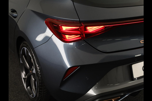 CUPRA Leon 1.5 TSI e-Hybrid Business 204 pk Automaat (DSG) | Navigatie | Parkeersensoren (Park assist) | Achteruitrijcamera | Stoelverwarming | Adaptieve cruise control |