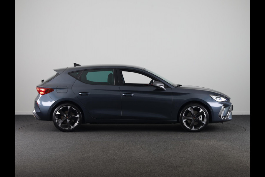 CUPRA Leon 1.5 TSI e-Hybrid Business 204 pk Automaat (DSG) | Navigatie | Parkeersensoren (Park assist) | Achteruitrijcamera | Stoelverwarming | Adaptieve cruise control |