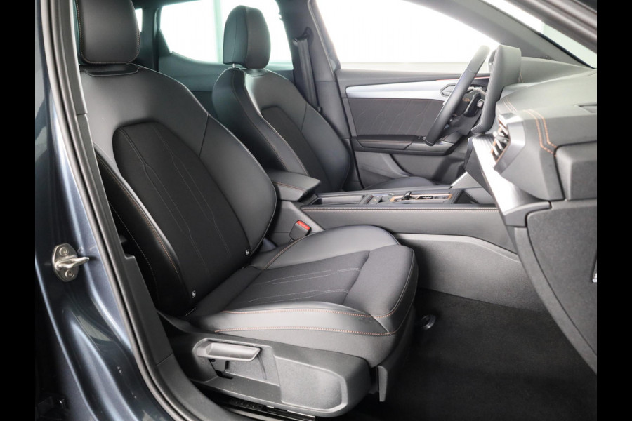 CUPRA Leon 1.5 TSI e-Hybrid Business 204 pk Automaat (DSG) | Navigatie | Parkeersensoren (Park assist) | Achteruitrijcamera | Stoelverwarming | Adaptieve cruise control |