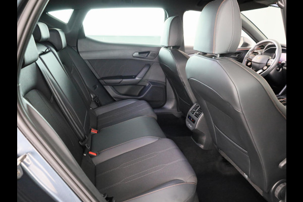 CUPRA Leon 1.5 TSI e-Hybrid Business 204 pk Automaat (DSG) | Navigatie | Parkeersensoren (Park assist) | Achteruitrijcamera | Stoelverwarming | Adaptieve cruise control |