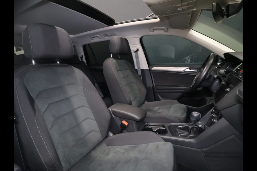 Volkswagen Tiguan Allspace 1.5 TSI Comfortline Business 7p. [SCHUIFKANTELDAK, APPLE CARPLAY, ANDROID AUTO, PDC V+A, ADAPTIVE CRUISE CONTROL, STOELVERWARMING, ELEKTRISCHE ACHTERKLEP, NIEUWSTAAT]