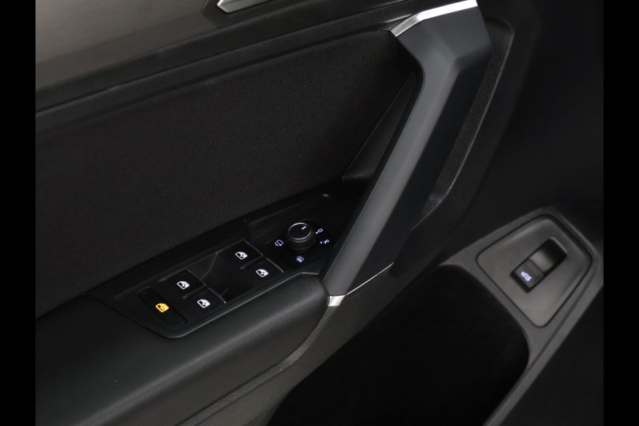 Volkswagen Tiguan Allspace 1.5 TSI Comfortline Business 7p. [SCHUIFKANTELDAK, APPLE CARPLAY, ANDROID AUTO, PDC V+A, ADAPTIVE CRUISE CONTROL, STOELVERWARMING, ELEKTRISCHE ACHTERKLEP, NIEUWSTAAT]