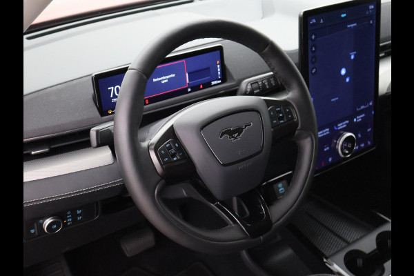 Ford Mustang Mach-E 75kWh LUCID RED + STUURVERW. / ADAPTIVE CRUISE / CARPLAY