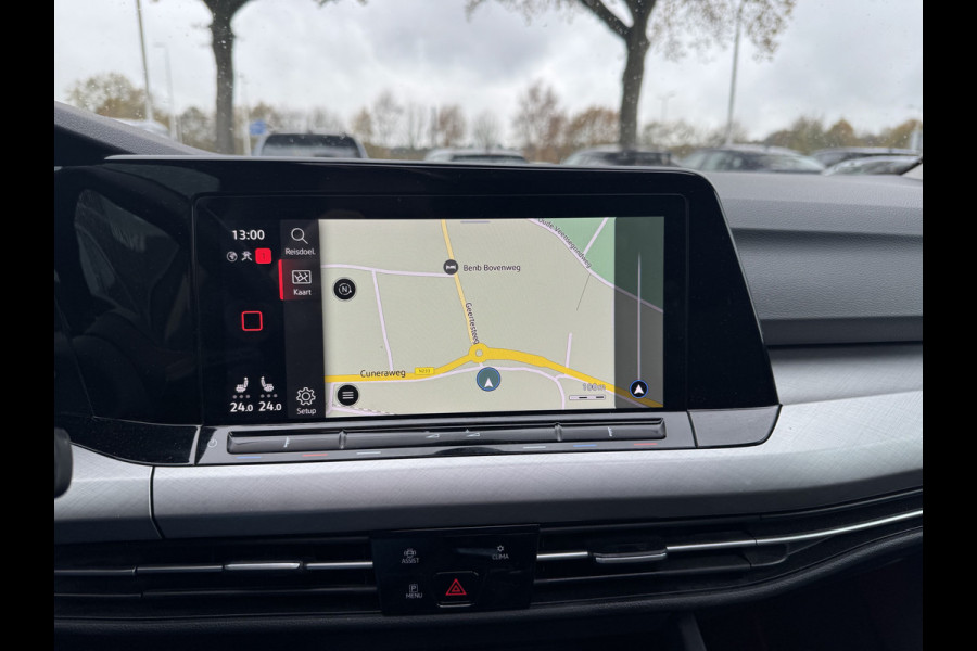 Volkswagen Golf 1.5 TSI / Panoramadak / CarPlay / Keyless / Parkeerhulp V+A / Matrix LED / 18'' / Stoelverwarming / ACC
