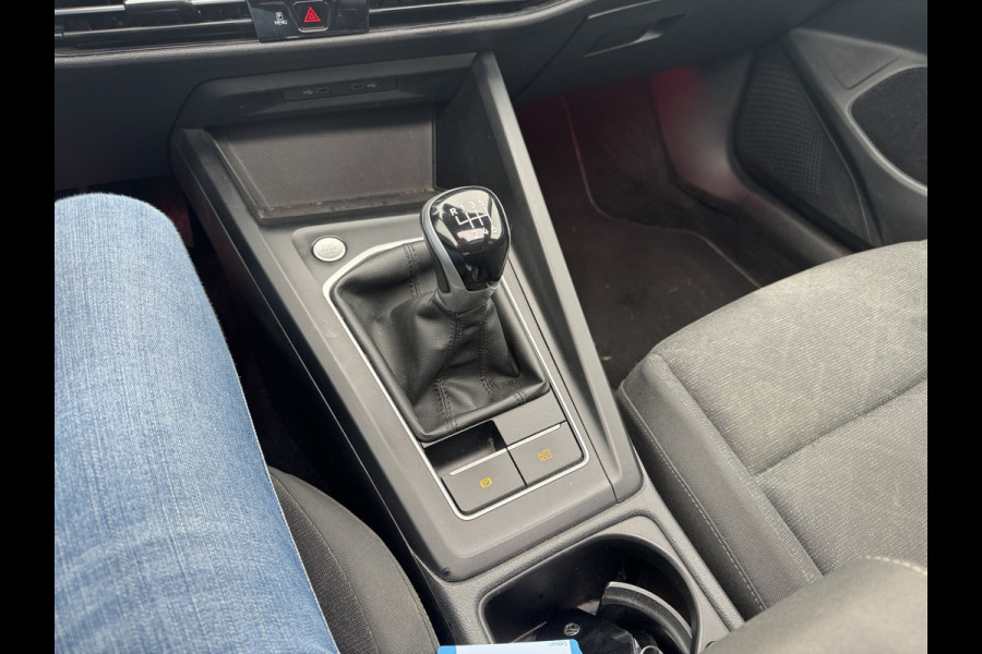 Volkswagen Golf 1.5 TSI / Panoramadak / CarPlay / Keyless / Parkeerhulp V+A / Matrix LED / 18'' / Stoelverwarming / ACC