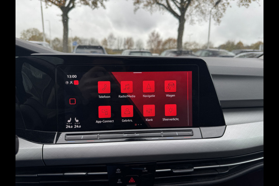 Volkswagen Golf 1.5 TSI / Panoramadak / CarPlay / Keyless / Parkeerhulp V+A / Matrix LED / 18'' / Stoelverwarming / ACC