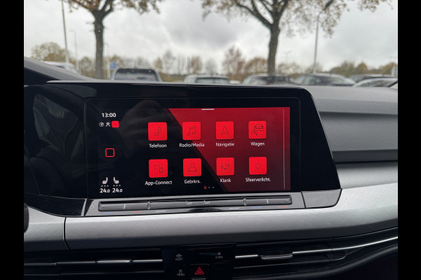 Volkswagen Golf 1.5 TSI / Panoramadak / CarPlay / Keyless / Parkeerhulp V+A / Matrix LED / 18'' / Stoelverwarming / ACC