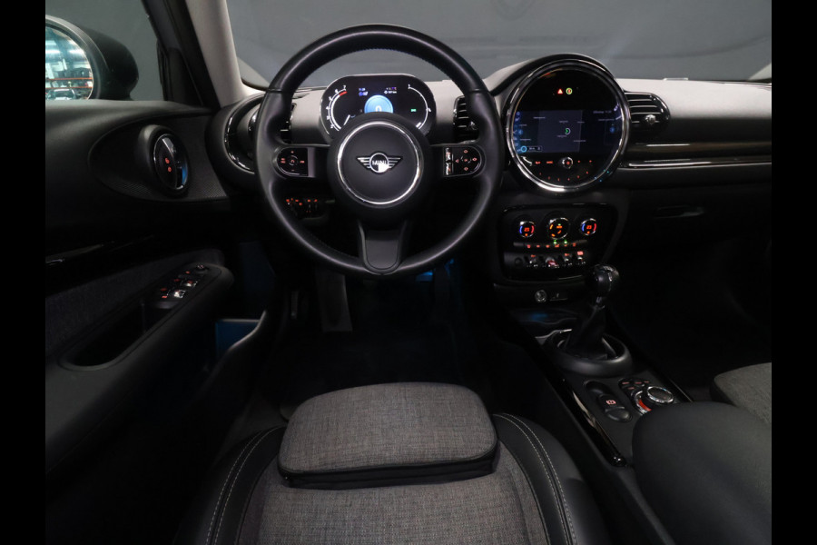 MINI Clubman 1.5 One Business Edition NW MODEL [SCHUIFKANTELDAK, APPLE CARPLAY, CRUISE CONTROL, PDC ACHTER, NAVIGATIE, AUTOMATISCHE AIRCO, AUTOMATISCHE VERLICHTING, NIEUWSTAAT]