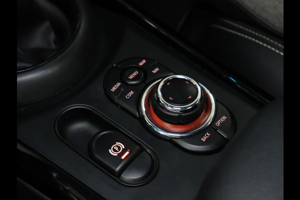 MINI Clubman 1.5 One Business Edition NW MODEL [SCHUIFKANTELDAK, APPLE CARPLAY, CRUISE CONTROL, PDC ACHTER, NAVIGATIE, AUTOMATISCHE AIRCO, AUTOMATISCHE VERLICHTING, NIEUWSTAAT]