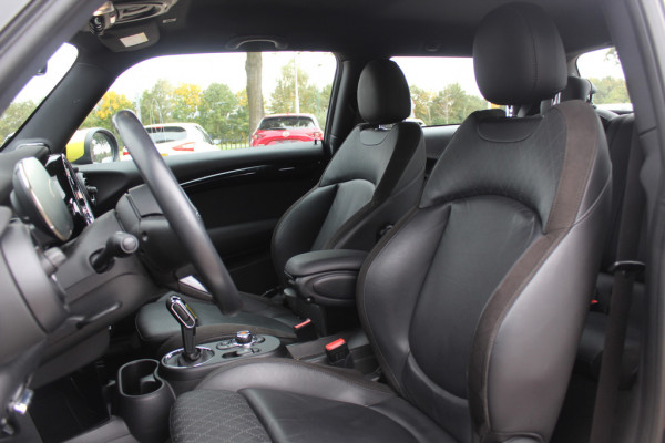 MINI Mini Electric Charged 33 kWh / Camera / Head-up / Leder / Harman Kardon / Keyless / 17'' / CarPlay / Stoelverwarming / Matrix LED / DAB / Cruise Control